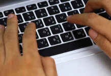 QWERTY: ทำลายความเชื่อเรื่อง ‘ประสิทธิภาพ’ หรือแค่ ‘ความเคยชิน’ ที่ฝังรากลึก QWERTY: ทำลายความเชื่อเรื่อง 'ประสิทธิภาพ' หรือแค่ 'ความเคยชิน' ที่ฝังรากลึก