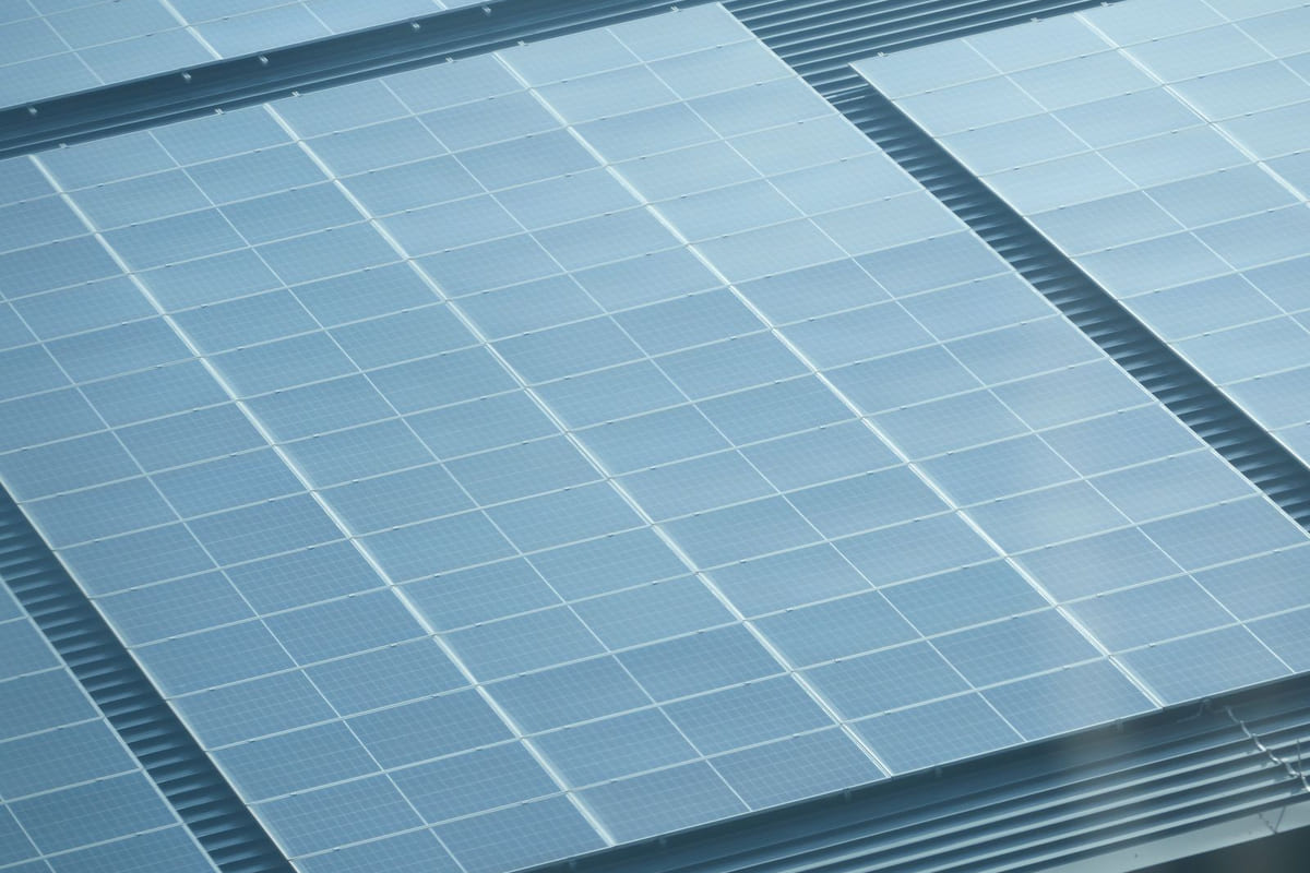 โซล่าเซลล์ 10kW: บ้านหรือกิจการกันแน่ที่กำลังเสียเงินเปล่า?